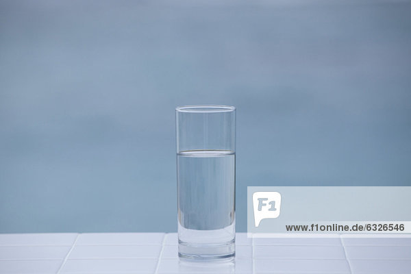 Farbaufnahme  Farbe  Wasser  Glas  Hintergrund