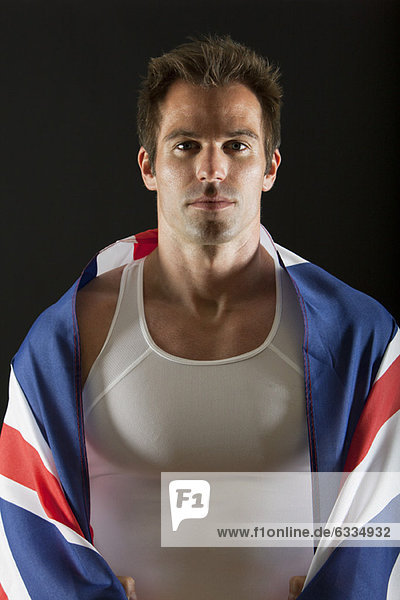 Athlet mit britischer Flagge  Portrait