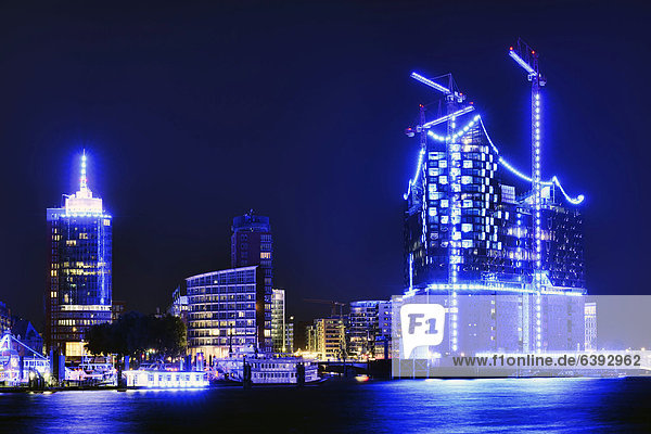 Elbphilharmonie und Illumination Blue Port in Hamburg  Deutschland  Europa
