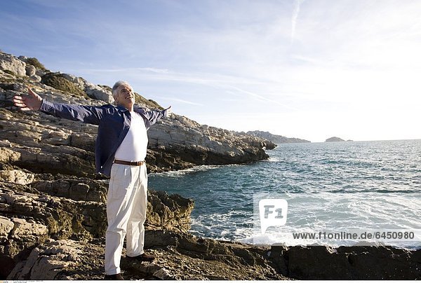 Ein Mann am Meer