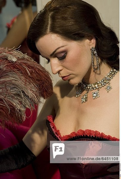 Frau mit Schmuck