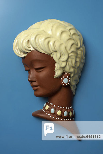 Retro-Wandbehang einer Frau mit kurzen blonden Haaren