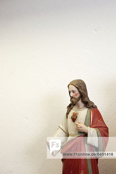 Figur von Jesus mit fehlender Hand