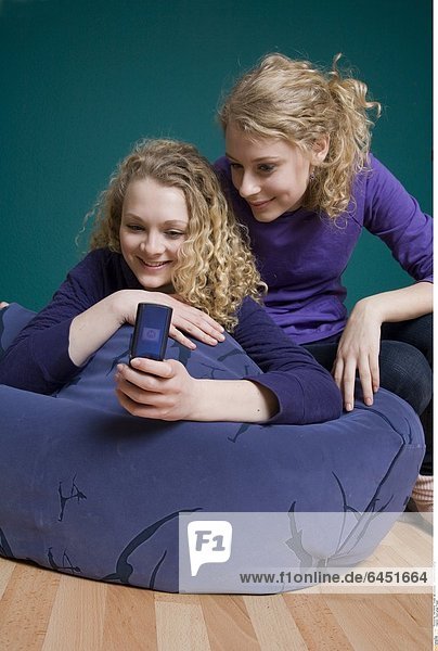 Zwei junge Frauen