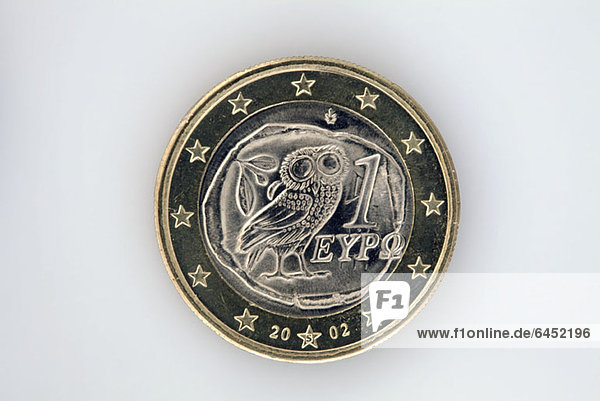 Rückansicht einer Ein-Euro-Münze mit einer Eule  die Athene und einen Olivenzweig darstellt.