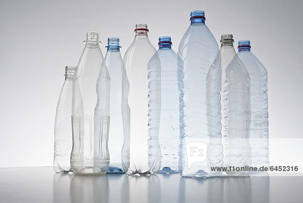 Reihe von Kunststoffflaschen