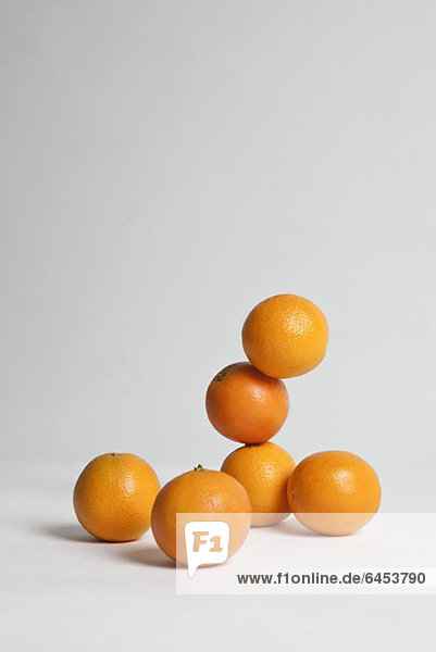 Orangen prekär gestapelt  Studioaufnahme