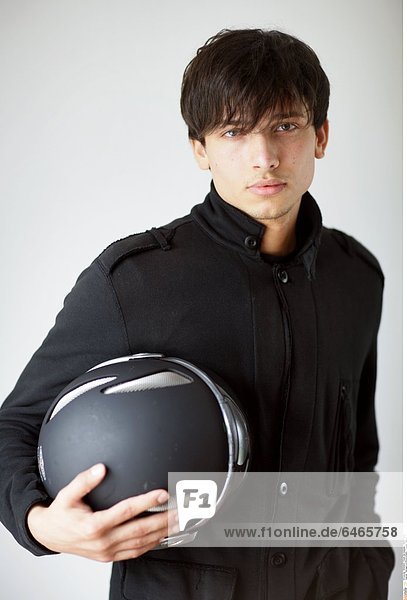 Teenager mit Motorradhelm *** Local Caption ***