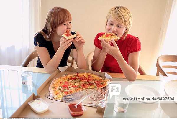 1244738 indoor flat room people woman mature 40-45 blonde mother daughter women girl 20-25 young smile smiling blouse black blouses turtleneck red glass mineral water diet close up rest relax eat pizza piece pieces plate horizontal sauce