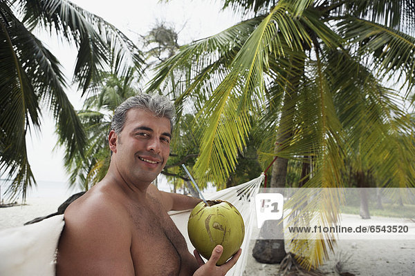 Mann  trinken  Südamerika  Kokosnuss