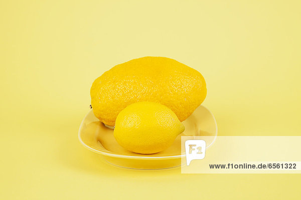 Zitronen auf Teller  Nahaufnahme