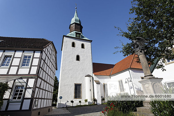 Kleine Dorfkirche in Schledehausen-Bissendorf  Osnabrücker Land  Niedersachsen  Deutschland  Europa