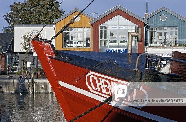 Fischereihafen Fischerhafen Farbaufnahme Farbe Gebäude Boot angeln
