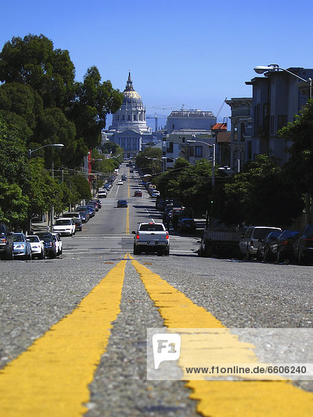 Median Line On A Road In Downtown San Francisco