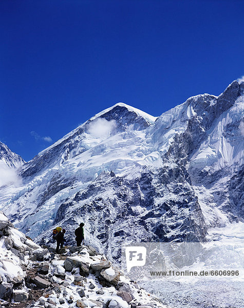 Trekkers Survey  Everest West Shoulde  Sagarmatha National Park