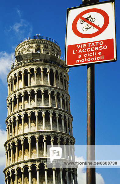 angelehnt  Fernverkehrsstraße  Zeichen  frontal  Pisa  Signal