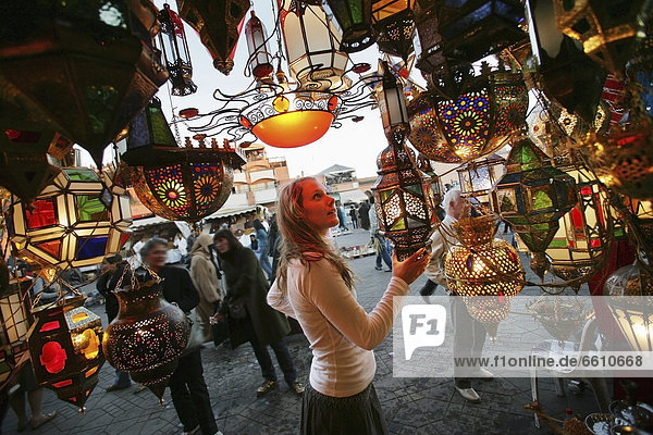 Blumenmarkt  Frau  blättern  Laterne - Beleuchtungskörper  Souk  Markt  marokkanisch