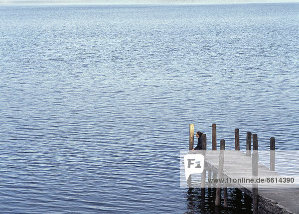 nebeneinander  neben  Seite an Seite  Wasser  Frau  ruhen  Großbritannien  Kai  Derwent  Ende  Lake District