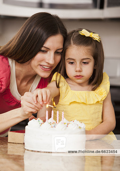 beleuchtet  Europäer  Geburtstag  Kerze  Tochter  Mutter - Mensch