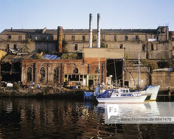 nahe  Boot  angeln  Fabrikgebäude  Ruine  Irland