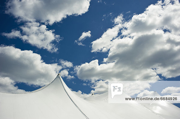 Wolke Himmel weiß hoch oben Zelt