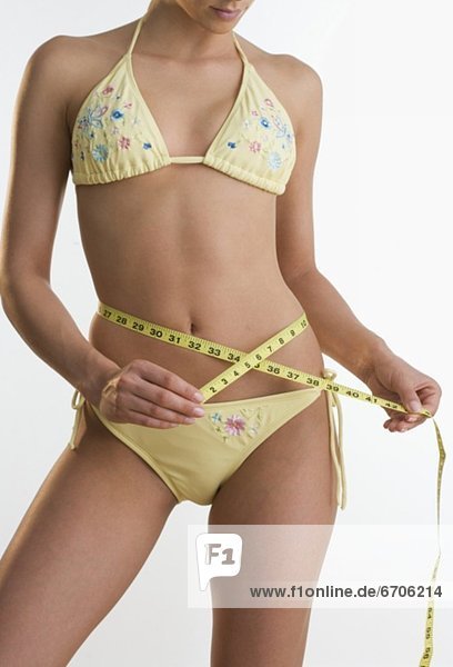 Frau  Bikini  Maß  Oberkörperaufnahme