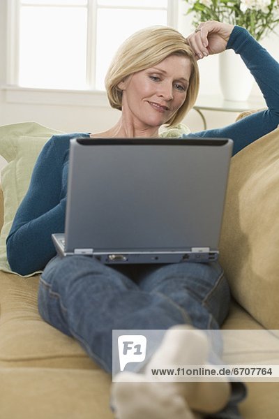 Interior  zu Hause  benutzen  Frau  Computer  Notebook