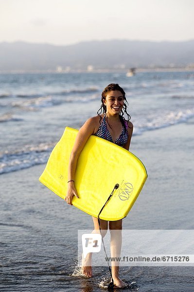 Frau  tragen  Strand  Bodyboard
