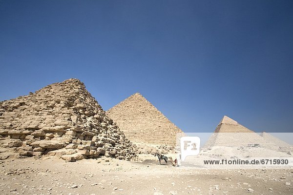 pyramidenförmig  Pyramide  Pyramiden  Wüste