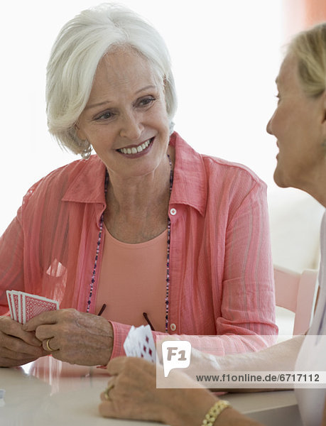 Senior  Senioren  Frau  geselliges Beisammensein  Knüpfen von Kontakten