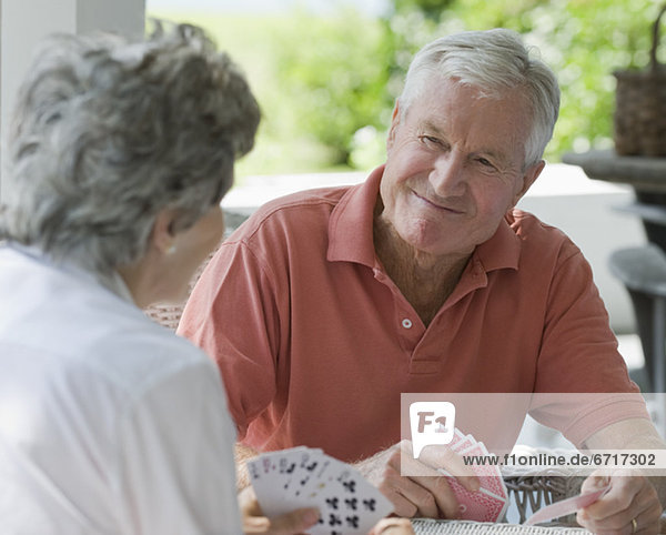 Senior Senioren Spiel Vordach Karte spielen