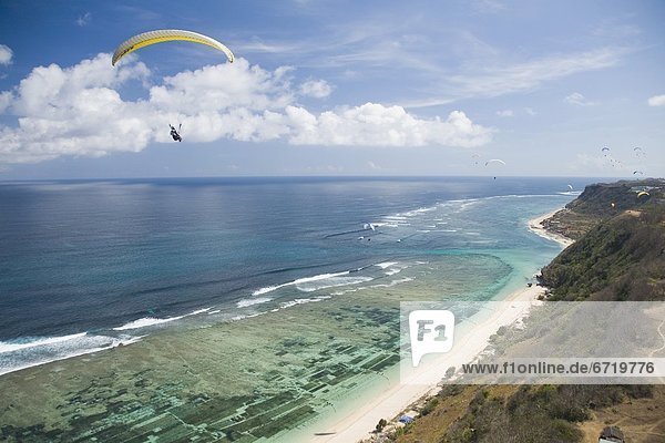 Freiheit  über  aufwärts  Steilküste  Strand  Gleitschirm  Indonesien  Halbinsel