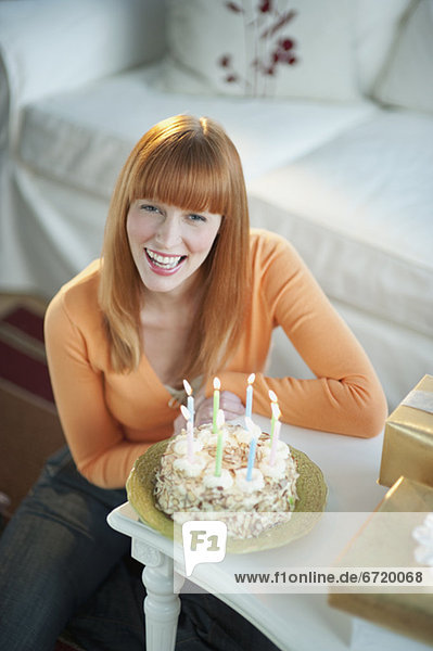 Frau Fest festlich Geburtstag Kuchen