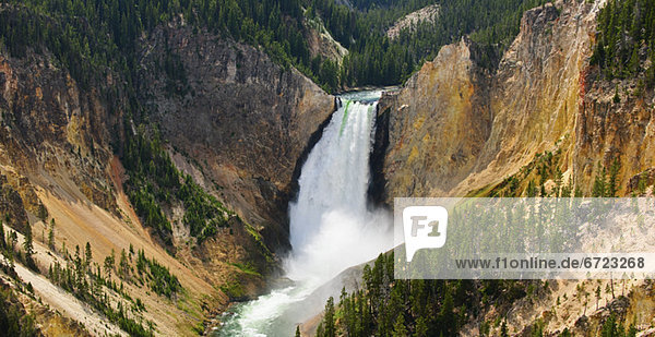 Landschaftlich schön  landschaftlich reizvoll  Berg  Wasserfall