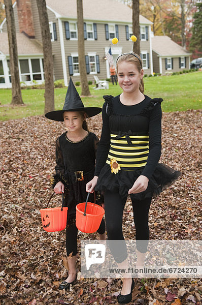 Kinder Halloween verkleidet
