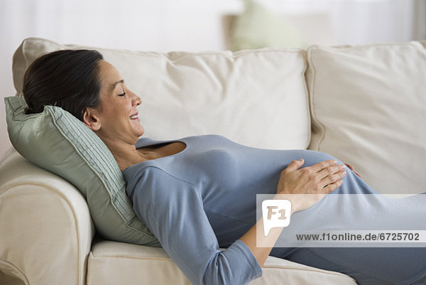 Frau ruhen Schwangerschaft Couch