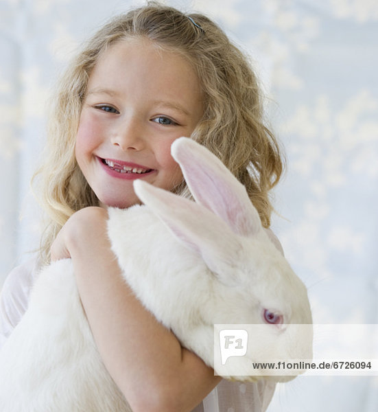 halten  Kaninchen  jung  Mädchen