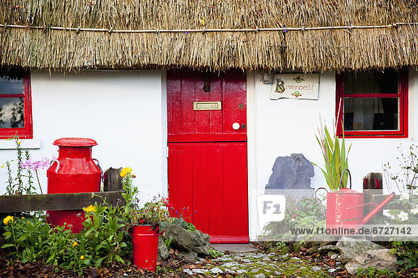 Tür  Dekoration  rot  Landhaus  irisch