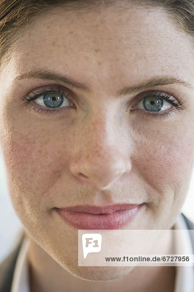 Portrait einer Frau with freckles