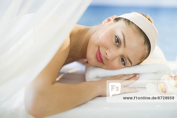 Vereinigte Staaten von Amerika USA Portrait Frau Spa jung Jersey City New Jersey