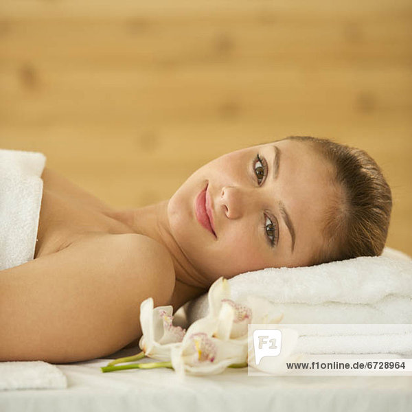 Vereinigte Staaten von Amerika USA Portrait Frau Spa jung Jersey City New Jersey