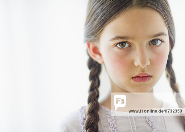 Portrait  Depression  5-9 Jahre  5 bis 9 Jahre  Mädchen  Braids  Rastas  Rastazöpfe