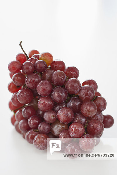 Frische  weiß  Hintergrund  Weintraube  rot