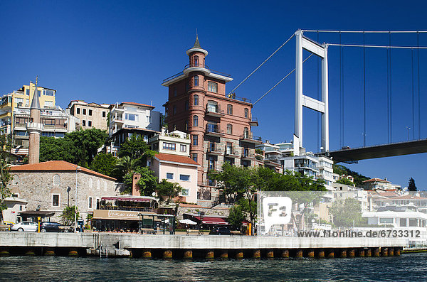 Europa über Festung Brücke Bosporus Istanbul Türkei