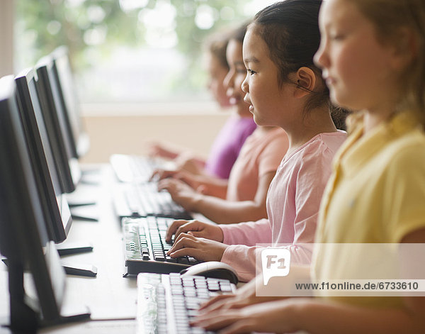 benutzen  Computer  4  Mädchen