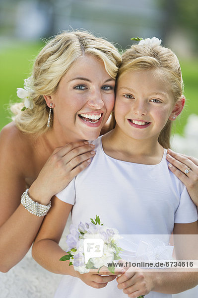 Portrait  Braut  Blume  Hochzeit  grüßen  10-11 Jahre  10 bis 11 Jahre  Mädchen
