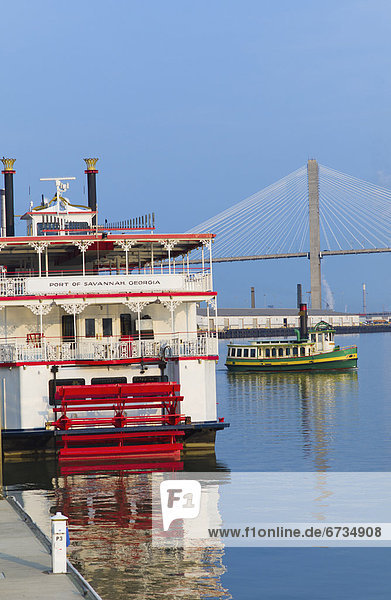 Vereinigte Staaten von Amerika USA Brücke Hintergrund Schiff Passagier Savannah
