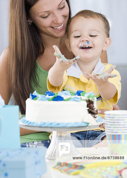Geburtstag  Kuchen  essen  essend  isst  Baby