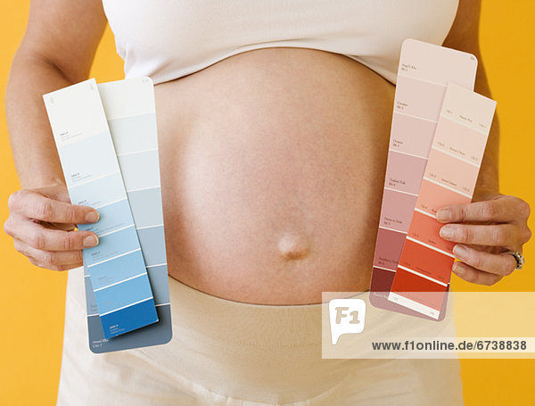 Frau  halten  Schwangerschaft  Farbe  Farben  Stoff  bemalen