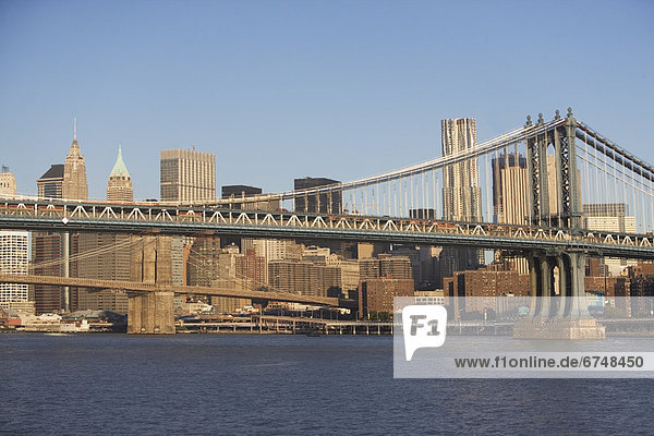 Vereinigte Staaten von Amerika  USA  New York City  Brücke  Hochhaus  Brooklyn  Manhattan  New York State